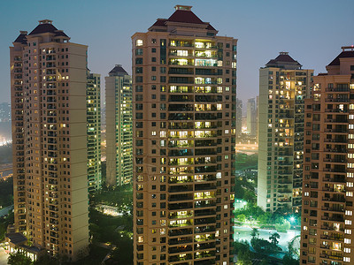 晚上的上海大厦图片