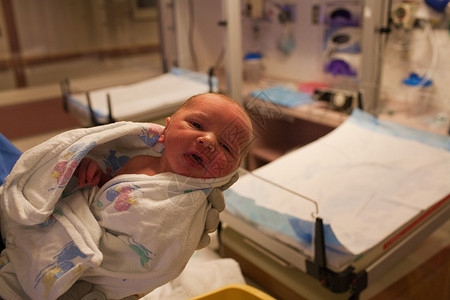 住院新生男婴背景图片