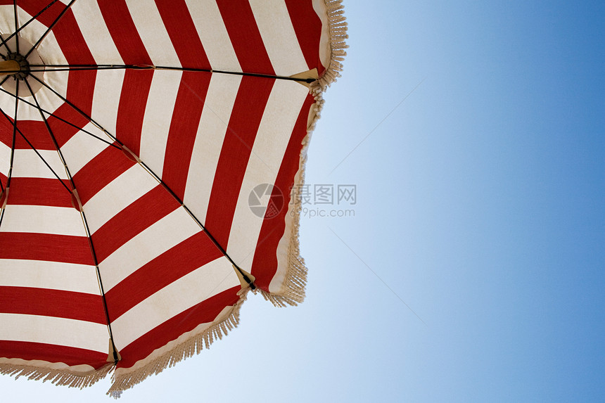 阳伞蓝天图片