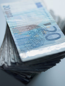 一堆二十欧元的钞票图片