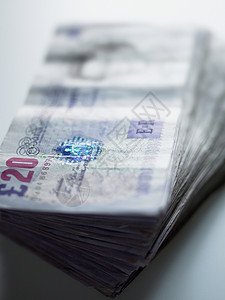 一堆二十英镑的钞票高清图片