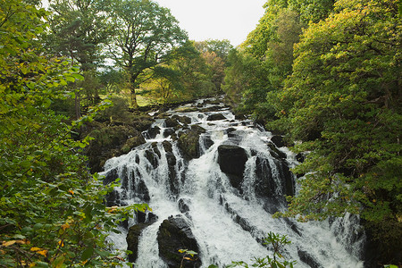 北威尔士瀑布图片