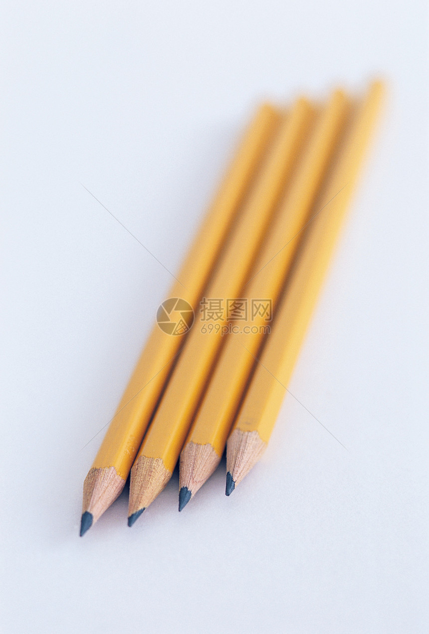 四根铅笔图片
