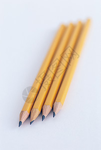 四根铅笔背景图片