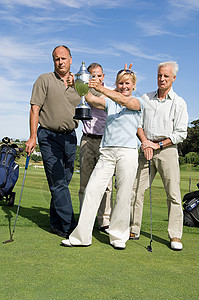 高尔夫奖杯拿着奖杯的女人背景