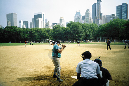 中央公园的棒球比赛图片