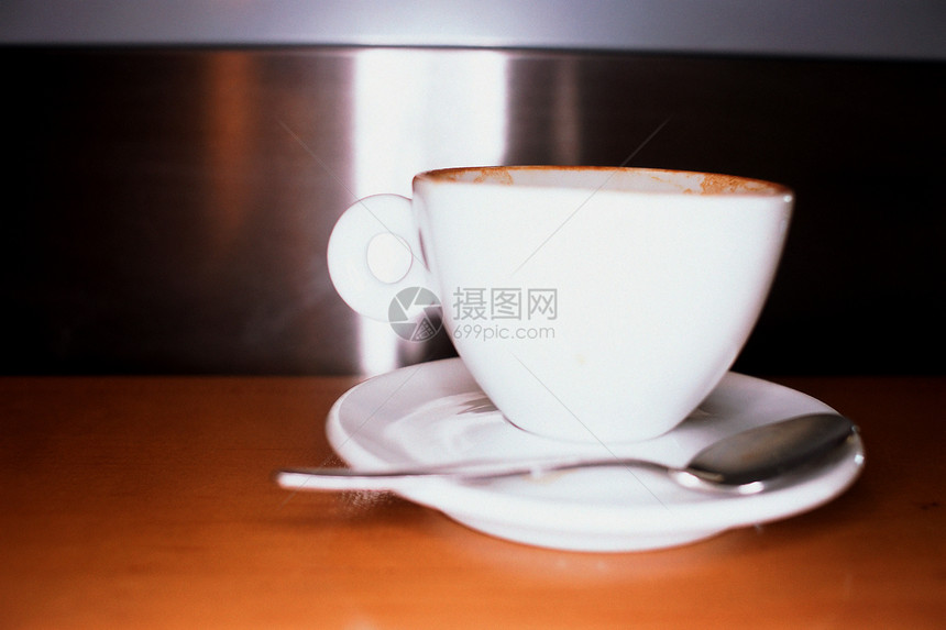 桌上的咖啡杯图片