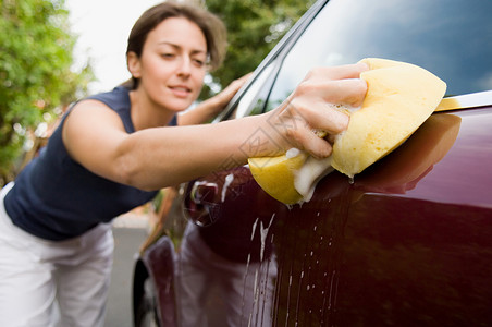 洗车的女人洗车海绵高清图片