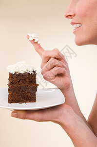 吃蛋糕的女人图片