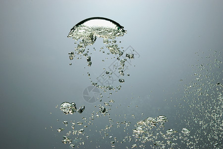 水中气泡背景图片