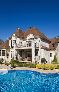 带游泳池的大房子背景图片