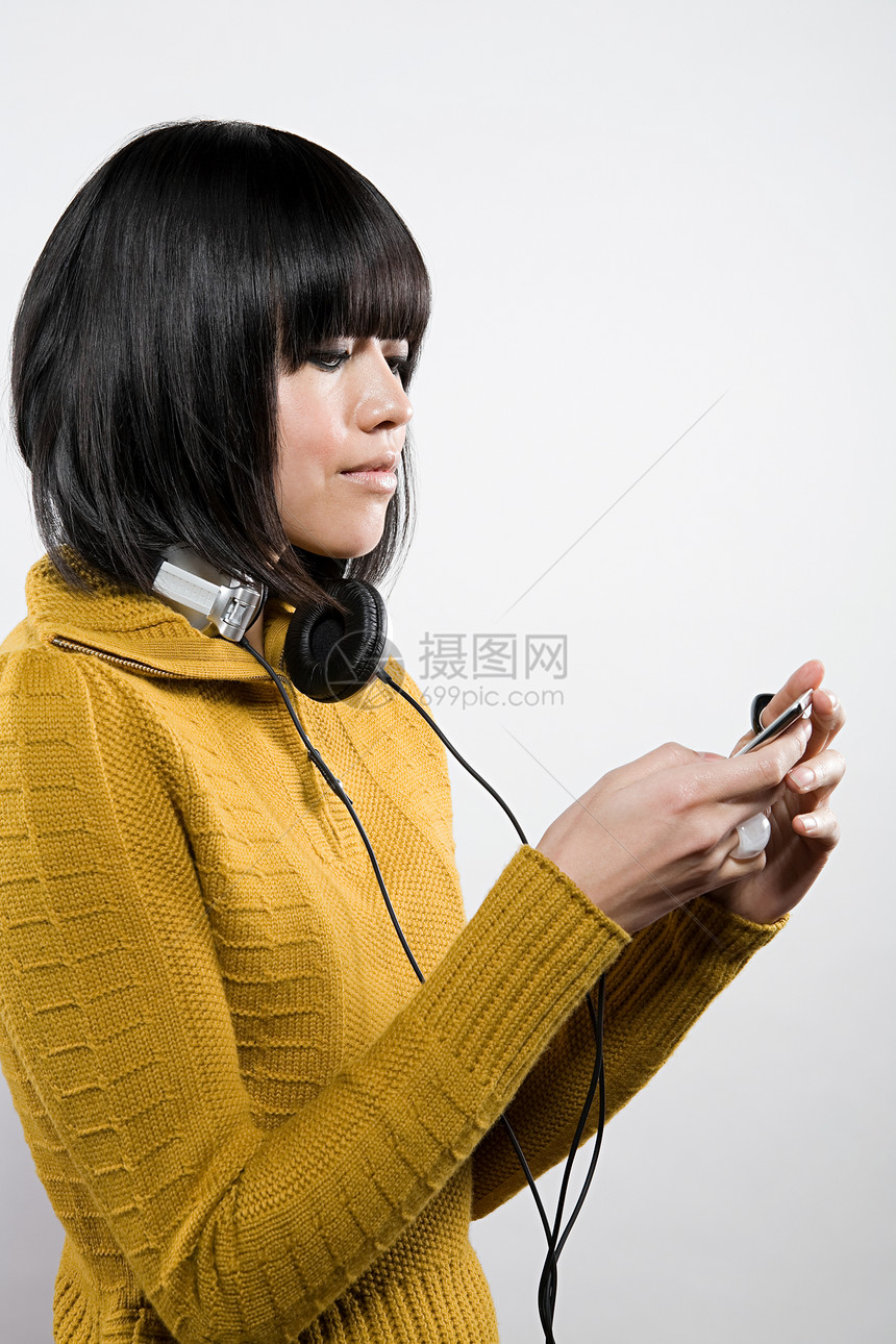 听MP3的女人图片