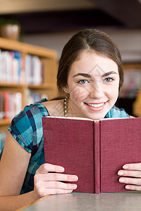 图书馆的女孩子外国高清图片素材