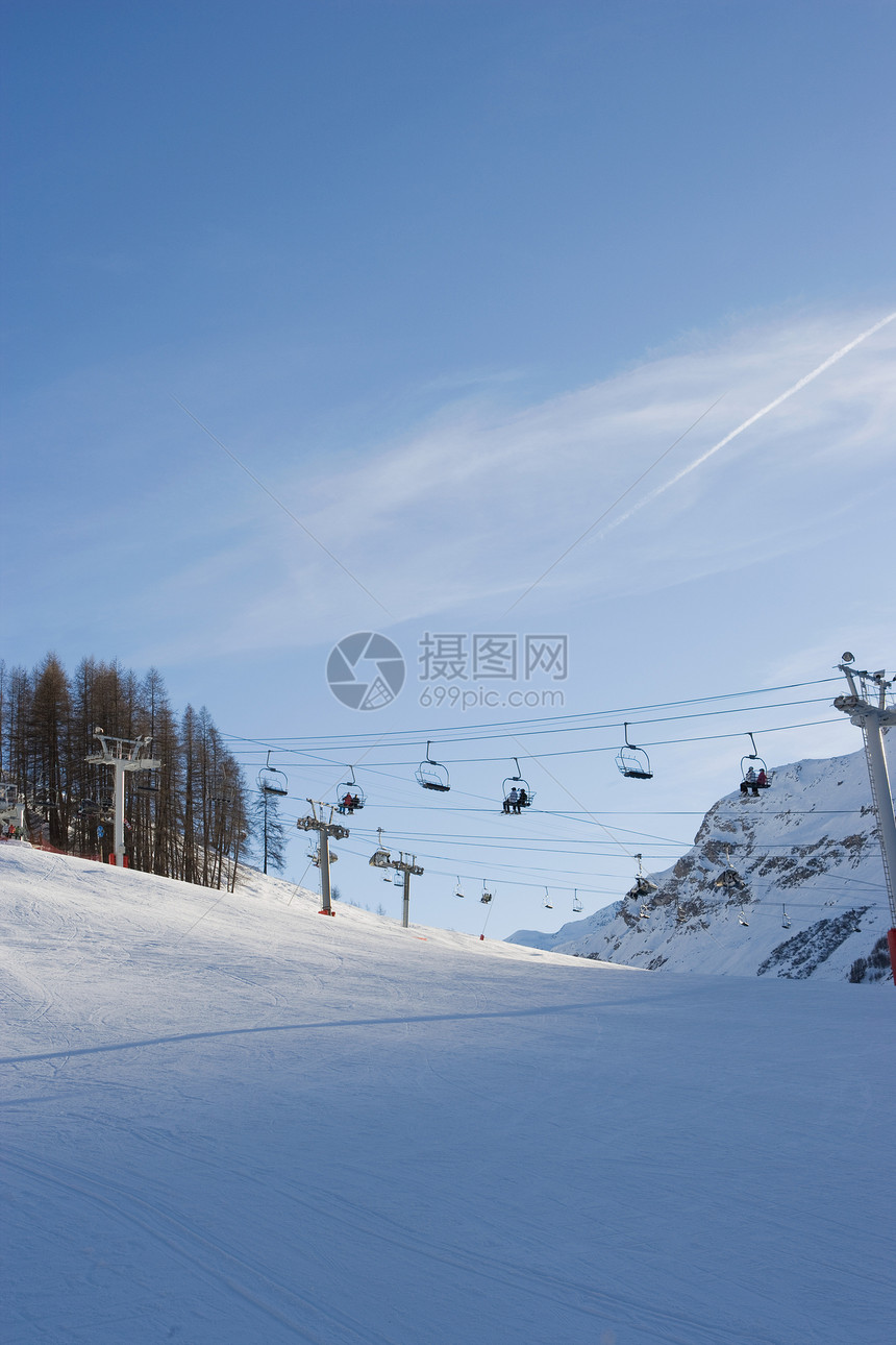 法国瓦莱迪塞雷滑雪缆车图片