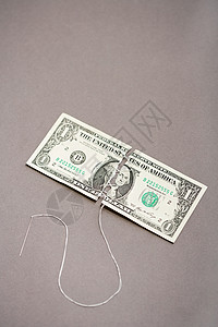 修补破损的美元钞票图片