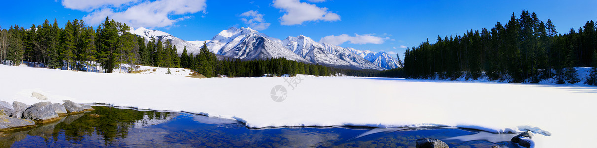 雪山全景图图片