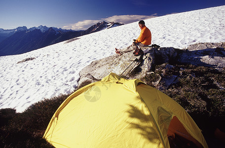 北瀑布国家公园的登山者和帐篷图片