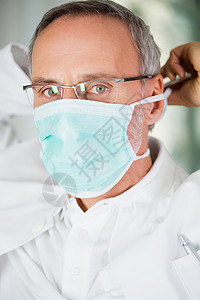 戴口罩的牙医图片