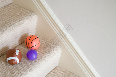 楼梯上的球篮球物体高清图片