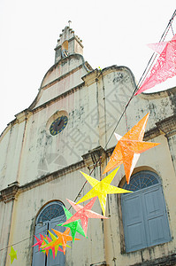 喀拉拉科钦天主教教堂外的彩色装饰图片
