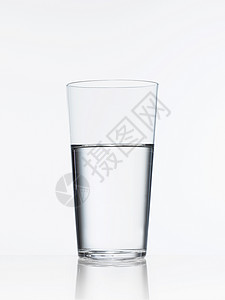 玻璃弹丸摄影棚拍摄的一杯水背景