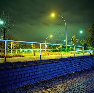 夜间灯柱桥图片