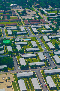 美国伊利诺伊州芝加哥郊区房屋的空中拍摄图片