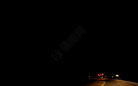 夜间道路图片