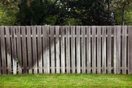 木栅栏边界草地坪高清图片