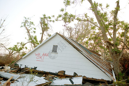 善后美国比洛克西Hurraine Katrina灾后失事房屋地面上层背景
