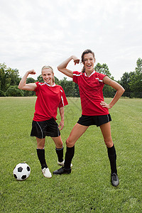 女子足球运动员伸展肌肉图片