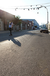 城市街滑板手图片