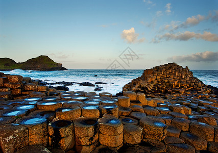 北爱尔兰安特里姆巨大的岩层背景图片
