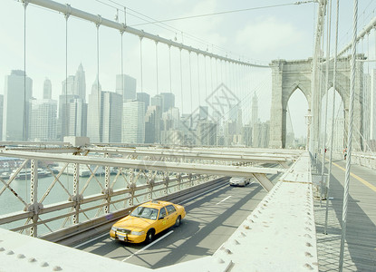 美国纽约布鲁克林大桥黄色出租车图片