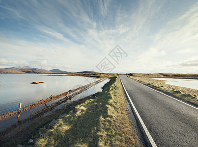 路在前方英国苏格兰南乌斯特岛乡村路背景