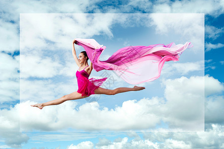 只有一个十几岁的女孩芭蕾舞女演员在多云的天空中跳跃背景