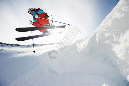 空中的人空中滑雪者背景