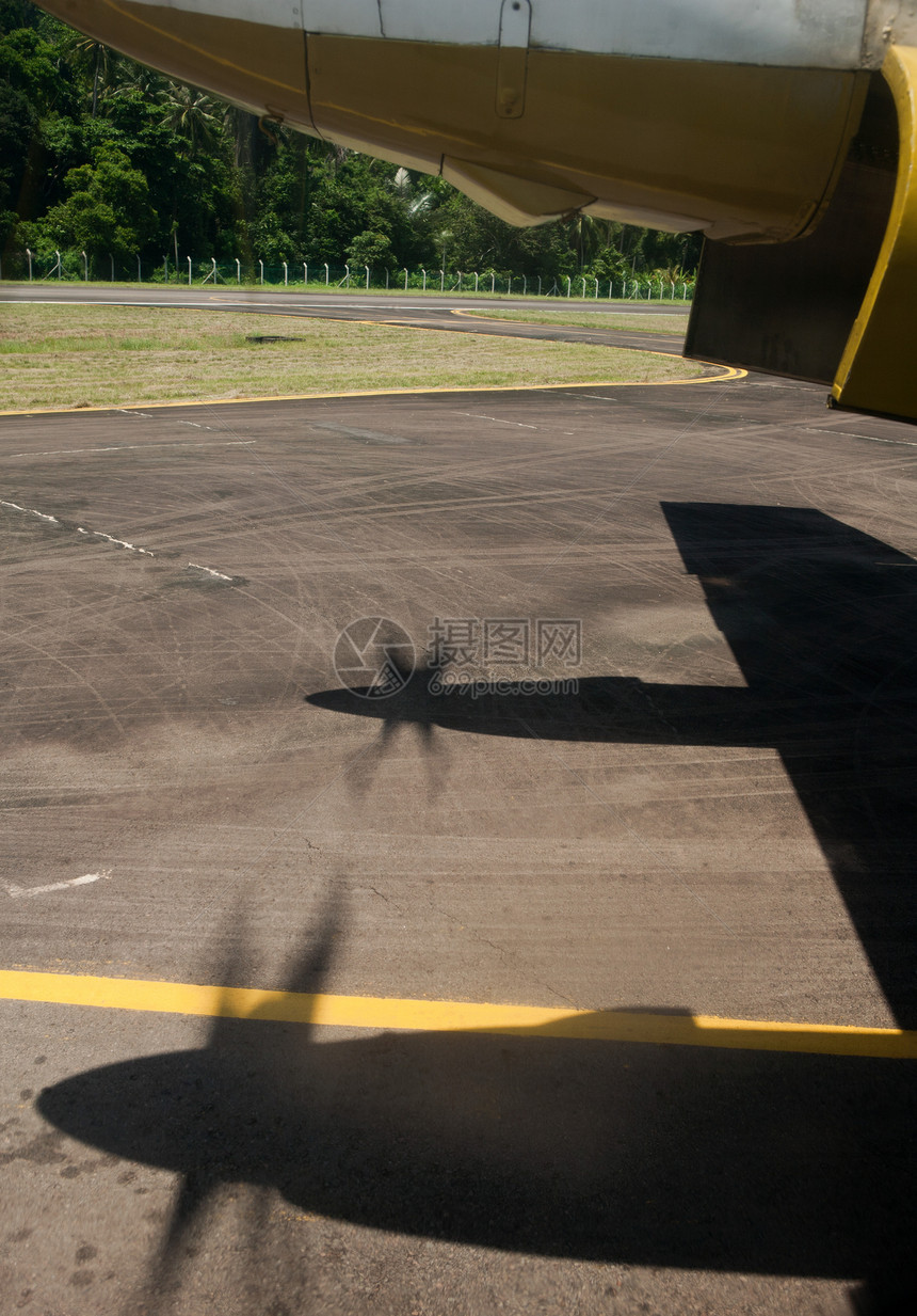 飞机和螺旋桨阴影图片