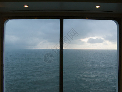 从渡轮窗口看英吉利海峡图片