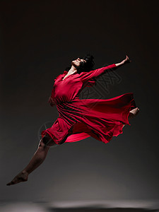 穿红衣服的女人跳舞高清图片
