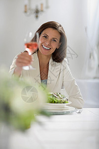 商务女性用餐图片