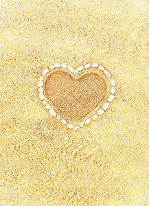 沙子中的心形图片
