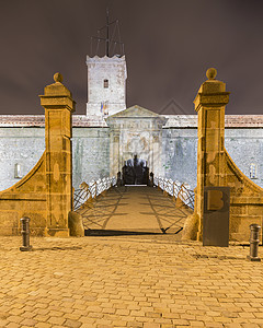 西班牙加泰罗尼亚巴塞罗纳蒙普里奇城堡入口桥高清图片