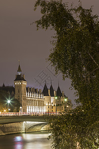 法国巴黎，夜间礼宾博物馆和奥桥的景色图片