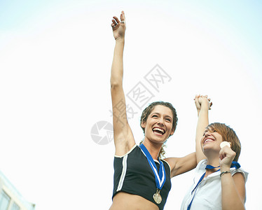 以奖牌庆祝的跑步运动员图片