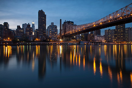 美国纽约市罗斯福岛皇后区艾德科赫大桥高清图片