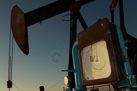 油泵上仪表的特写图片