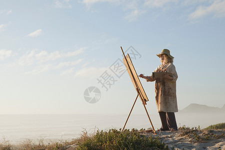 画家写生成熟女性绘画背景