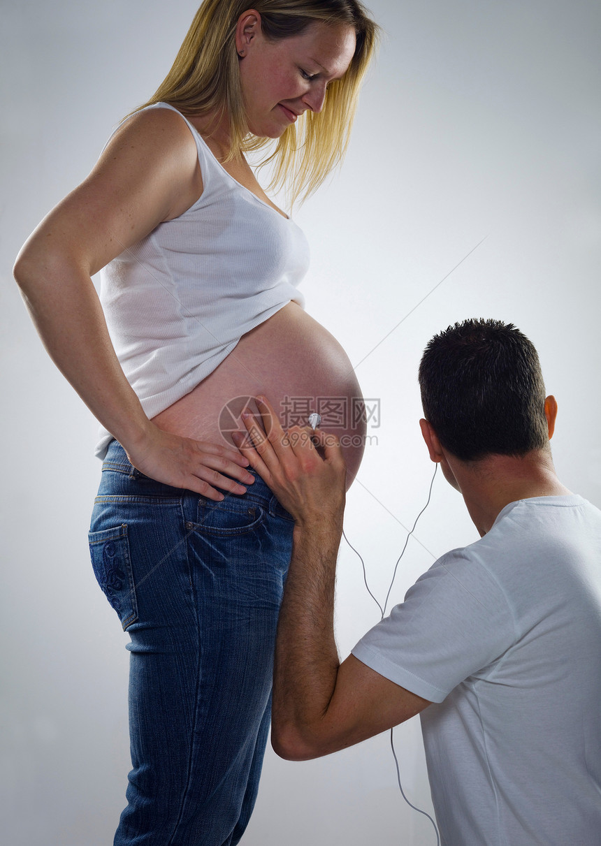 孕妇在检查身体图片