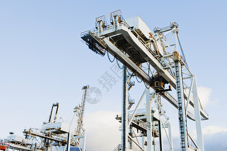 船厂集装箱起重机机械背景图片